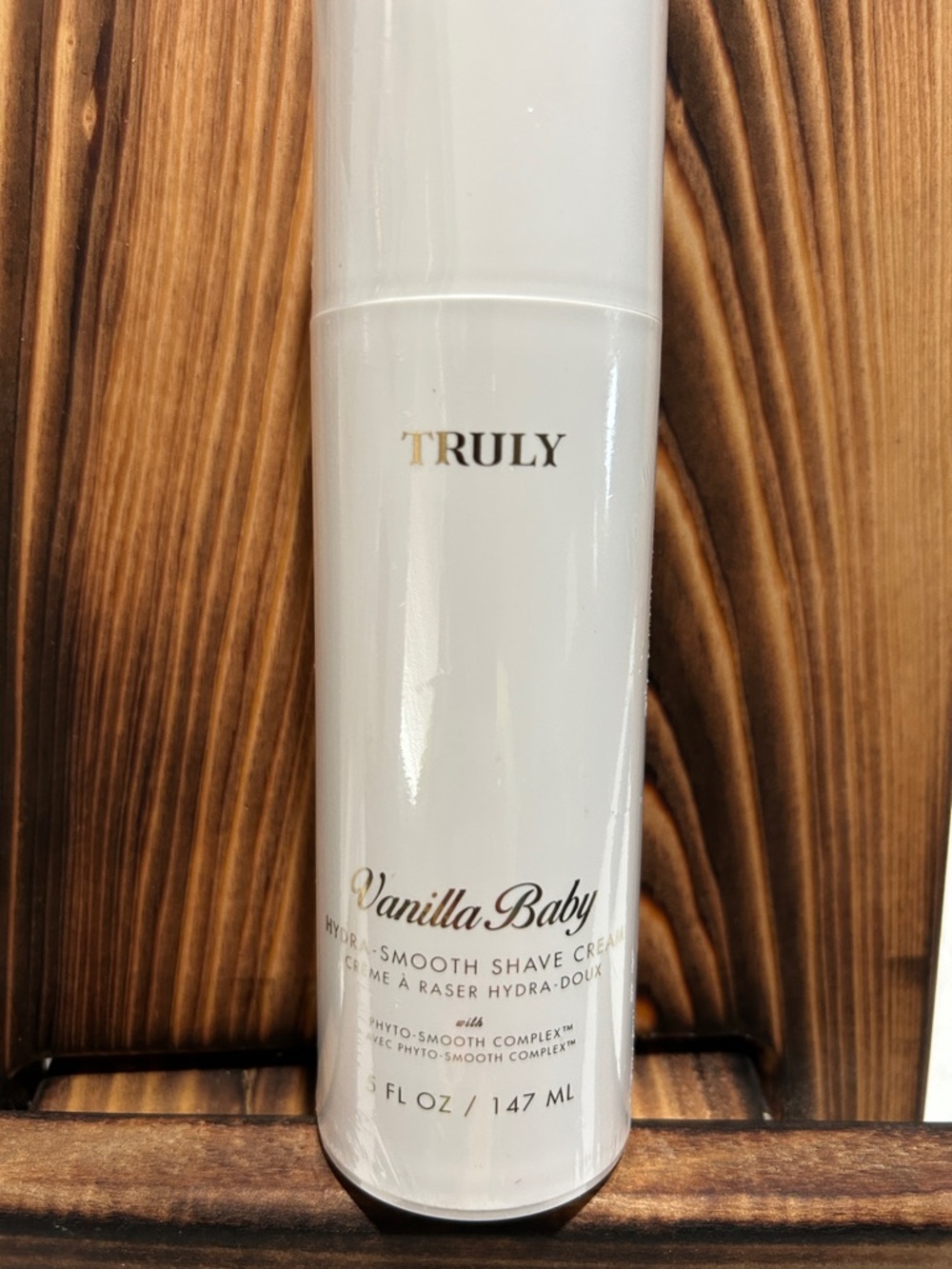 TRULY Vanilla Baby Hydrasmooth Shave Cream - White with Gold Accents